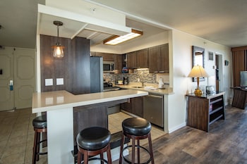 Condo, 2 Bedrooms, 2 Bathrooms, Partial Ocean View (Unit 1001)