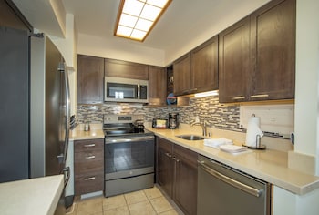 Condo, 2 Bedrooms, 2 Bathrooms, Partial Ocean View (Unit 1001)