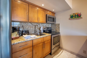 Studio, Ocean View (Unit 904)