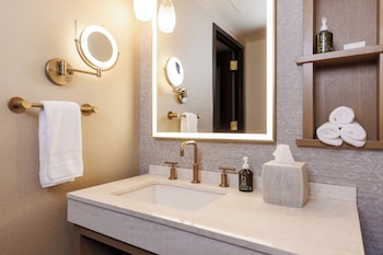 Black Diamond Floor, Club Room, 2 Queen Beds, Non Smoking, Business Lounge Access