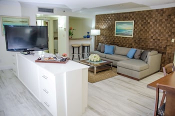 Room, 1 King Bed, Accessible (Mobility & Hearing, Roll-in Shower)