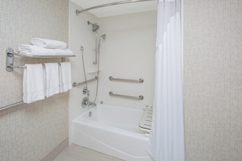 Standard Room, 1 Queen Bed, Accessible (Tub)