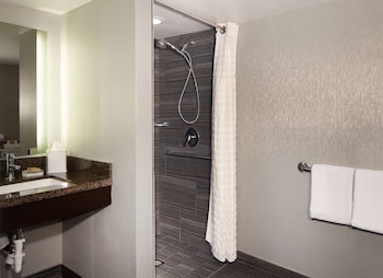 Room, 2 Double Beds, Accessible, Lake View (Mobility & Hearing, Roll-in Shower)