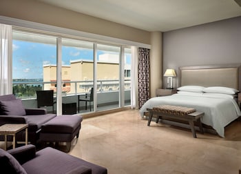 Junior Suite, 1 King Bed, Balcony, Bay View (Partial)