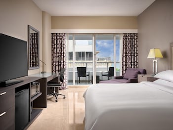Room, 1 King Bed, Balcony, Park View