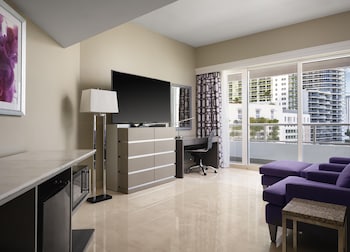 Junior Suite, 1 King Bed, Balcony, Park View (Partial)