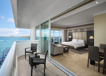 Grand Suite, 1 King Bed with Sofa bed, Balcony, Bay View