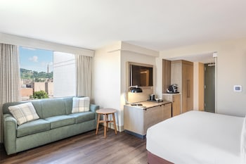 Room, 1 King Bed, Corner
