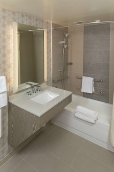Room, 1 King Bed, Accessible (Hearing)
