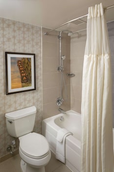 Room, 2 Queen Beds, City View