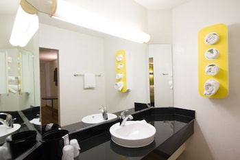 Standard Room, Multiple Beds, Non Smoking