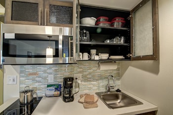 Studio Suite, 1 King Bed, Accessible (Communication, Accessible Tub)