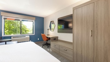 Standard Room, 1 King Bed