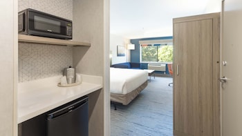 Standard Room, 1 King Bed, Accessible (Communications)