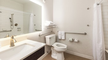 Standard Room, 1 King Bed, Accessible (Communications Accessible)