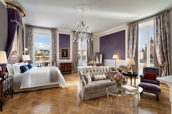 Junior Suite, 1 King Bed, River View