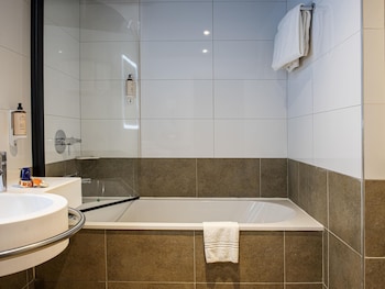 Privilege Room - two single beds and a trundle bed for 2 people
