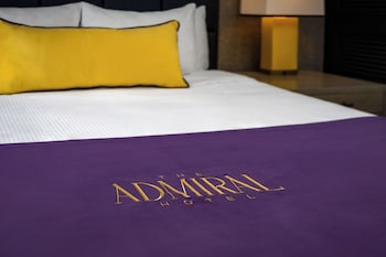 Room, 1 King Bed, Mobility Accessible
