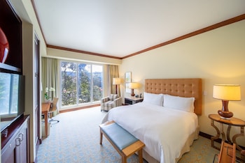 Premium Room, 1 King Bed, Club Lounge Access