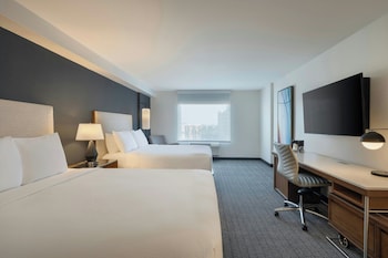 2 Queen, City view, High floor