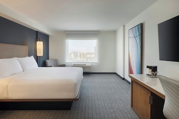 Junior Suite, 1 King Bed with Sofa bed, Non Smoking, City View (Hearing Accessible)
