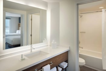 Suite, 1 Bedroom (Hearing Accessible)