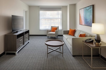 Suite, 1 Bedroom, Non Smoking, City View (Hearing Accessible)