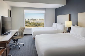 2 Queen, City view, High floor