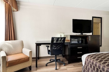 Standard Room, 1 King Bed, Accessible, Refrigerator & Microwave