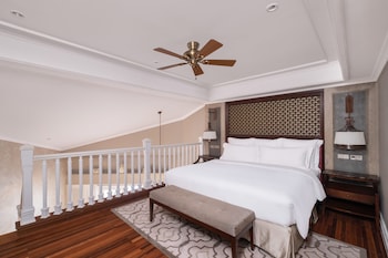 Premium Room, 1 King Bed, Club Lounge Access, Mezzanine (Balcony)