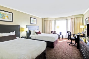 Premier Room, 2 Double Beds (Mid Floor)