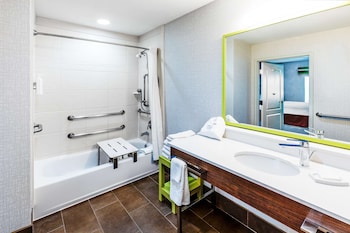 Suite, 1 King Bed, Accessible, Non Smoking
