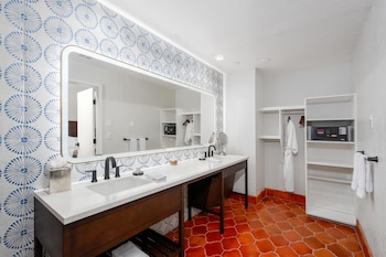 Room, 2 Queen Beds, Accessible (Garden, Accessible Tub)