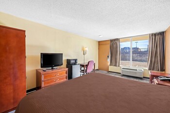 Standard Room, 1 King Bed, Smoking