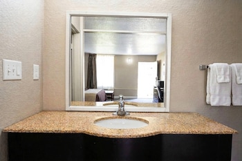 Suite, 1 King Bed, Non Smoking (Upgrade)