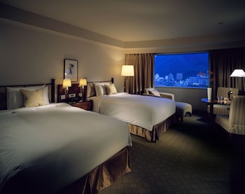 Twin Room, Non Smoking, River View (Premium Floor, For 1−3 Guests)