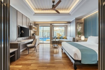 Premium Room, 1 King Bed, Pool Access (Adults Only)