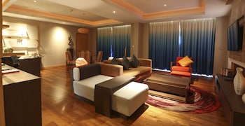 Suite, 1 King Bed, Balcony, Sea View