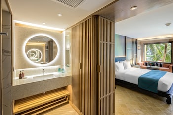 Premium Room, 2 Twin Beds, Balcony, Pool View