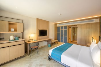 Premium Room, 1 King Bed, Balcony, City View