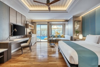 Premium Room, 1 King Bed, Pool Access (Adults Only)