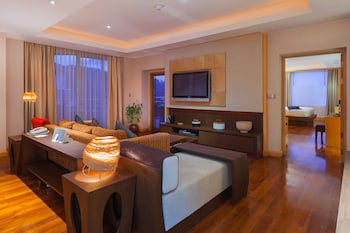 Suite, 1 King Bed, Balcony, Sea View