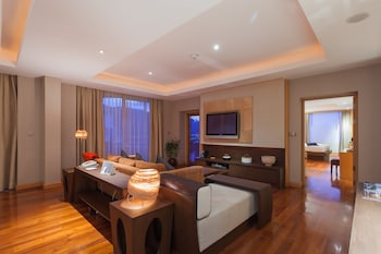 Suite, 1 King Bed, Balcony, Sea View