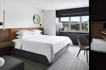 Standard Room, 1 King Bed