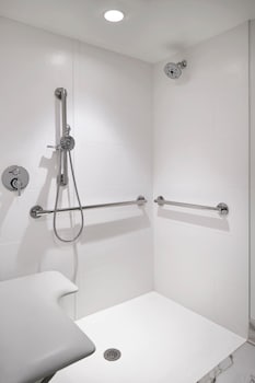 Standard Room, 1 King Bed (Mobility Accessible, Roll-In Shower)