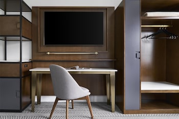 Standard Room, 1 King Bed (Hearing Accessible)