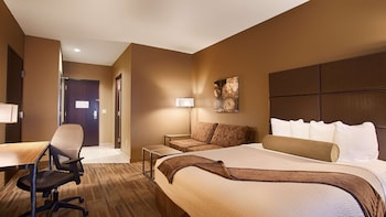 Suite, 1 King Bed with Sofa bed, Non Smoking, Refrigerator & Microwave (with Sofabed)