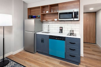 Studio Suite, 1 Queen Bed