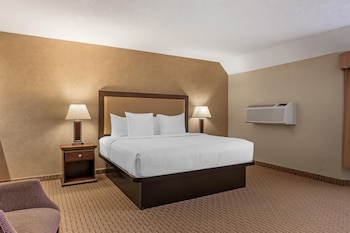 Standard Room, 1 King Bed, Non Smoking, Refrigerator & Microwave