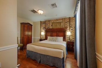 Classic Room, 1 King Bed, Non Smoking
